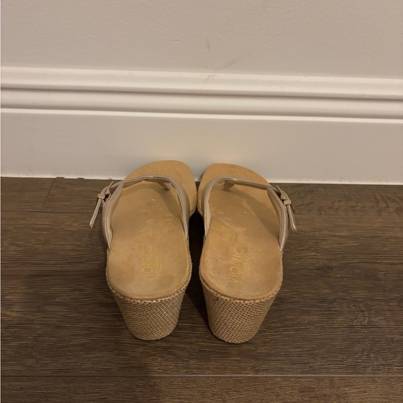 Vionic Women’s Polina Gold Leather Wedge Thong Sandals - Picture 3 of 4